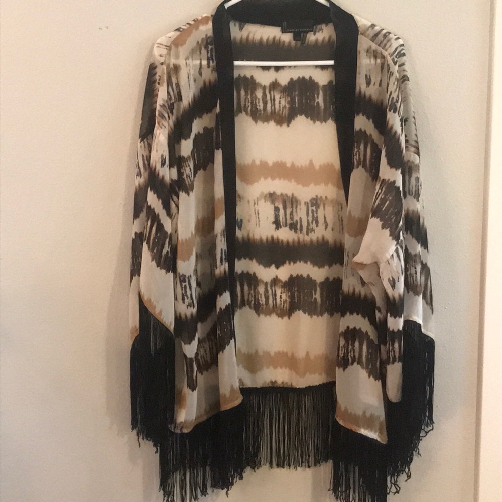 Lightweight kimono- super flattering! Perfect cond